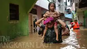 marinir-bopong-anak-kecil.jpg