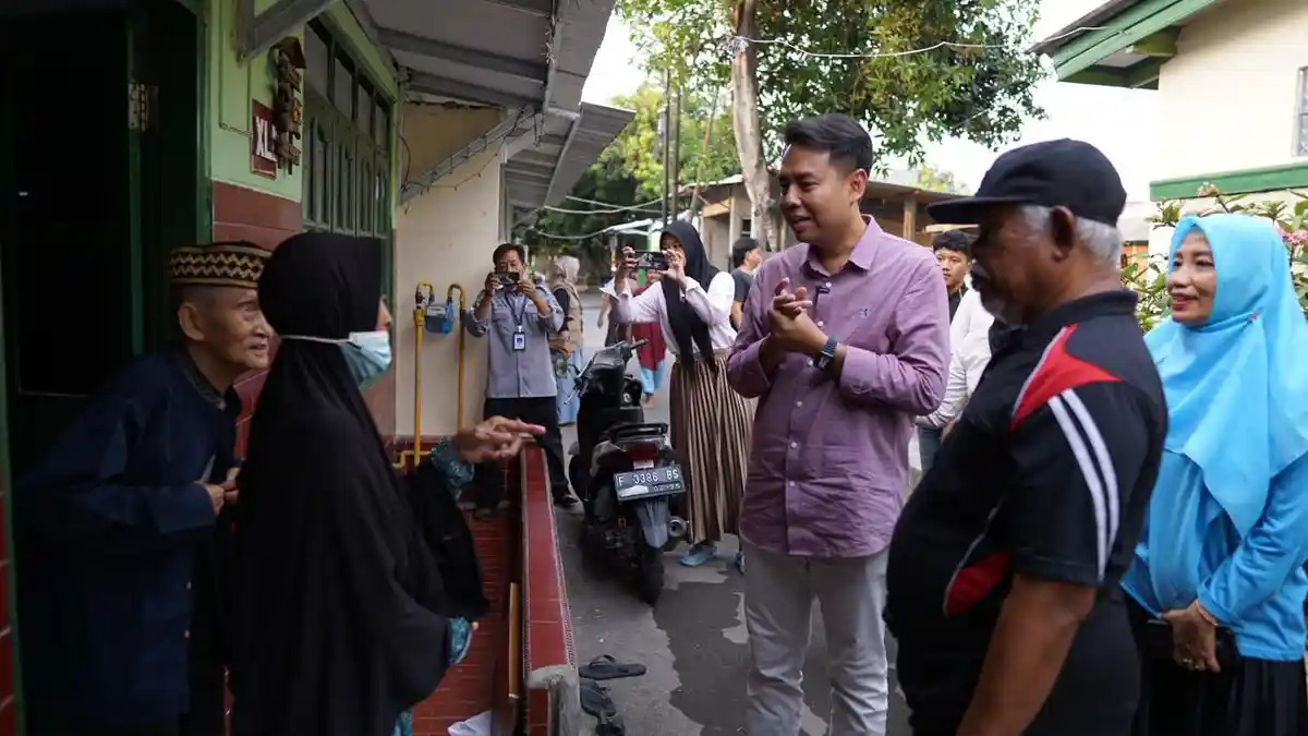 Paslon Beres Usung Program Seragam Gratis untuk Peserta Didik Baru di Pilkada Cirebon