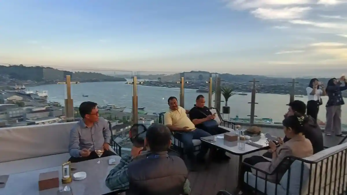 Re-Opening SkyHouse Samarinda, Menikmati Keindahan Kota 360 Derajat Berkonsep Kuliner yang Segar - Tribunkaltim.co