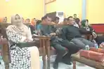 andi-ikhsan-hamid-resky-djabir-saat-mendaftar-di-kpu-sidrap_20180118_101029.jpg
