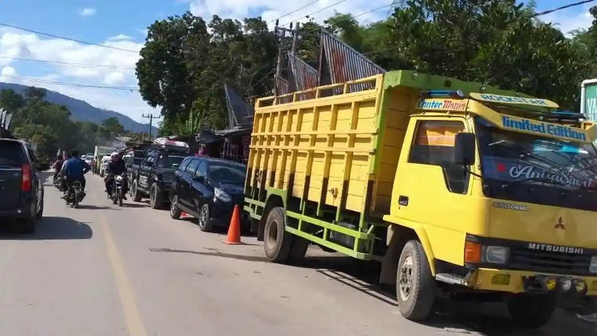 Lonjakan Penumpang di Penyeberangan Samosir ke Ajibata Saat Arus Balik Libur Nataru
