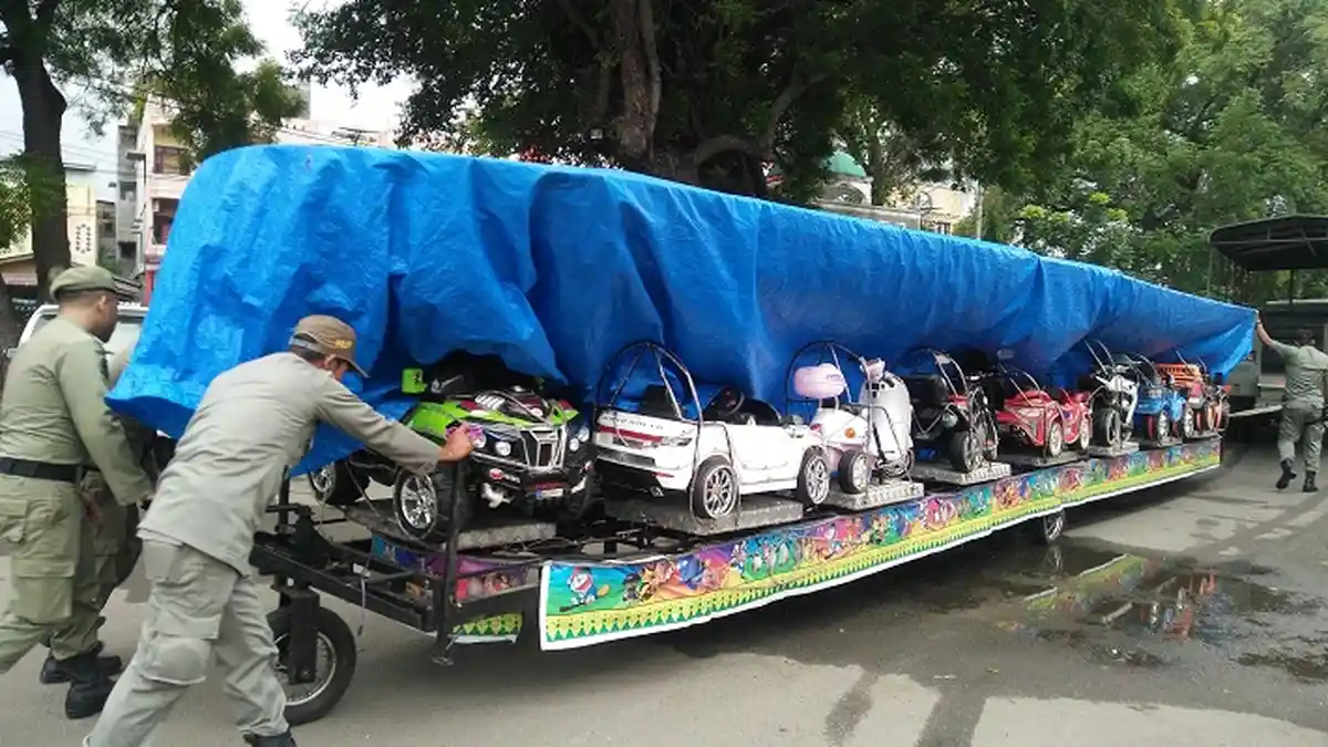 Tim Gabungan Tertibkan Arena Permainan Anak-anak di Kota Bireuen
