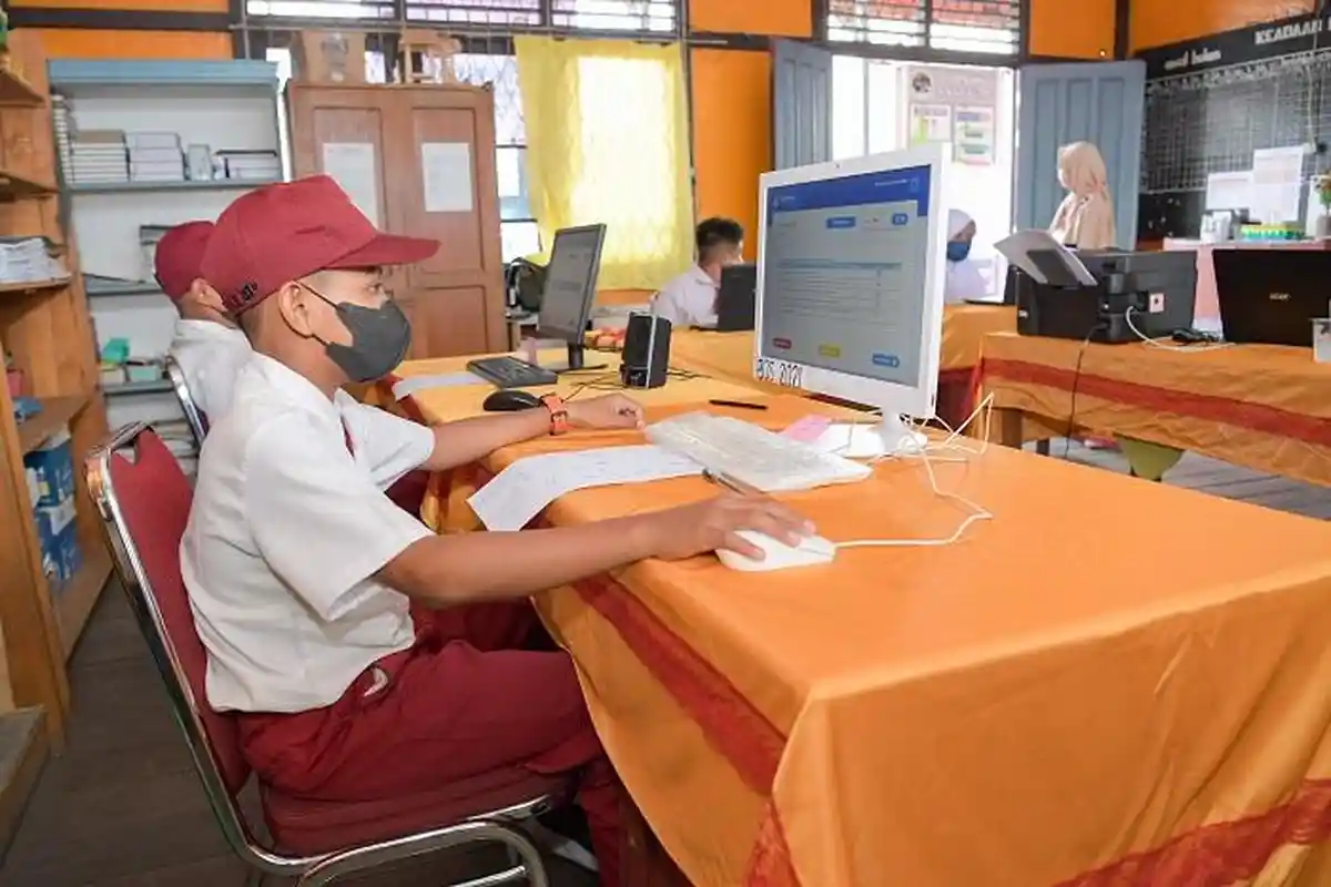 Sekolah Gratis Pemerintah Butuh Rp 84 T, DPR Menekan Presiden Prabowo, JPPI: Cukup Refocusing APBN