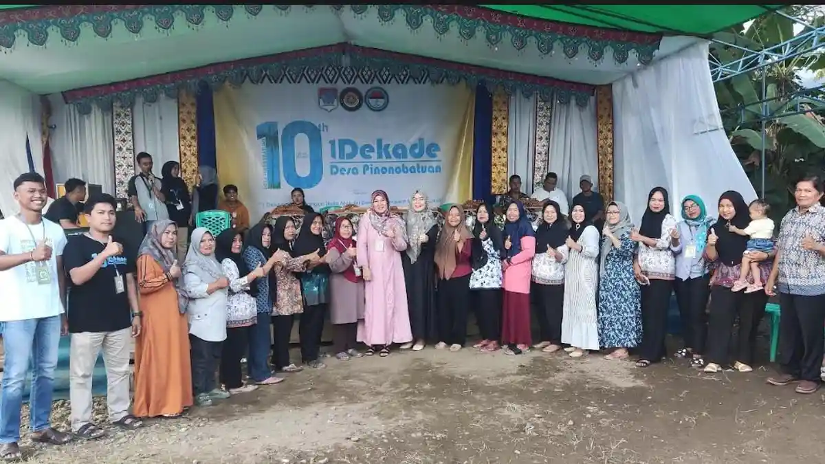 Hadiri 1 Dekade Desa Pinonobatuan, Seska Budiman Jadi Juri Lomba Menu Makanan Khas Bolaang Mongondow