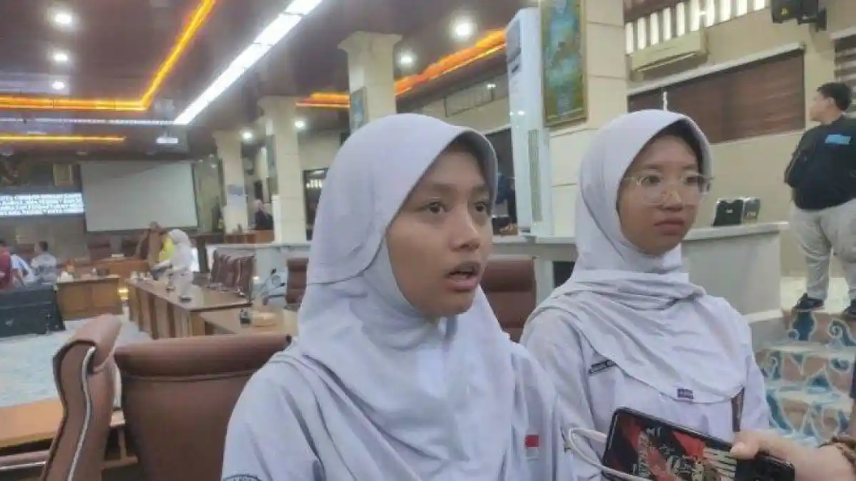 SOSOK Hanifah, Siswi SMA Ngadu ke Dedi Mulyadi Ada Pungli di SMAN 7 Cirebon, Berimbas Disindir Guru