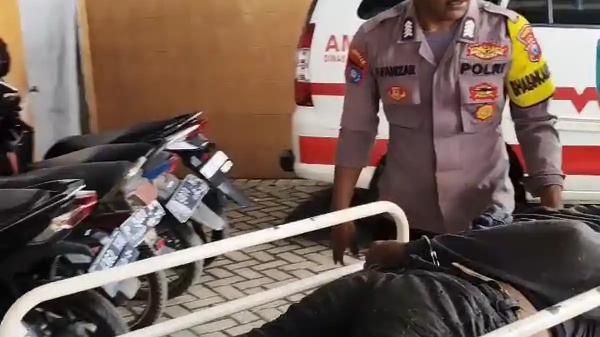 Kepergok Mencuri, Maling Motor di Jember Dihajar Warga Hingga Bonyok