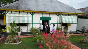 Rumah-Pengasingan-Bung-Karno-di-Jalan-Perwira-Ende-saat-kunjungan-Mahfud-MD.jpg