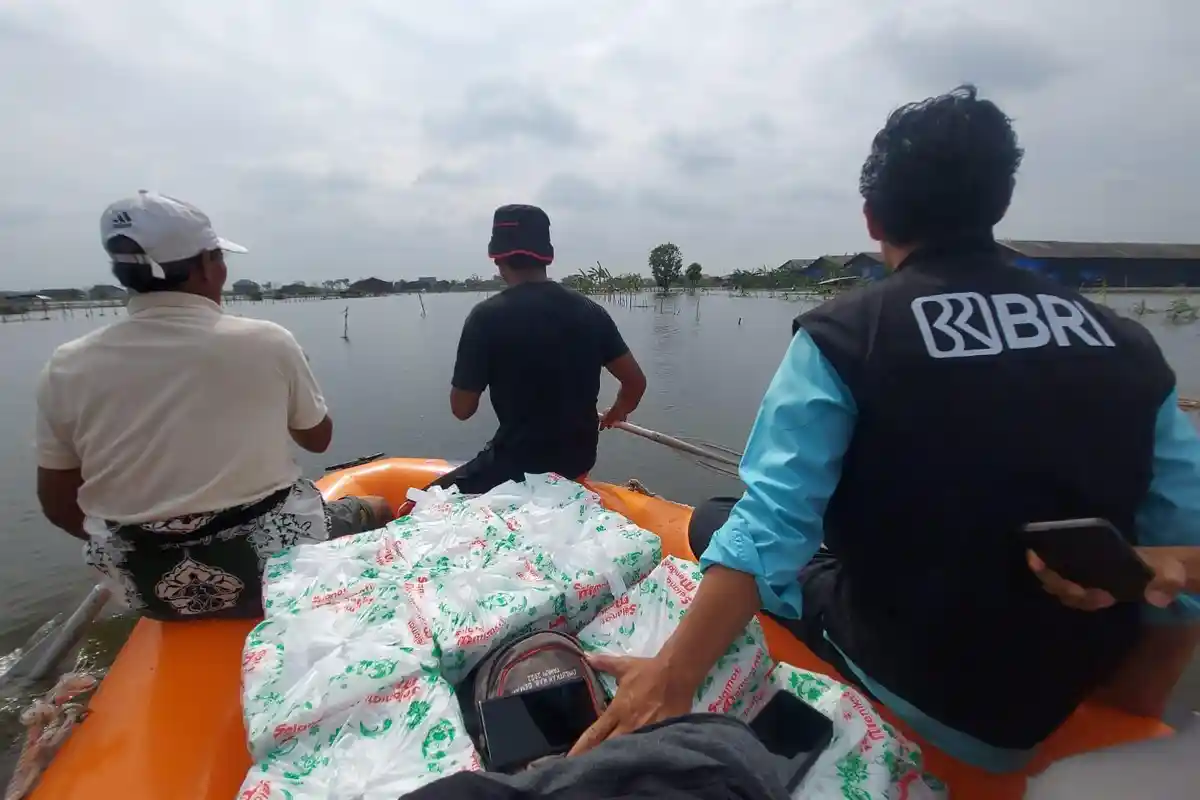 Cepat Tanggap, BRI Peduli Salurkan Bantuan ke Masyarakat Terdampak Banjir Semarang & Demak