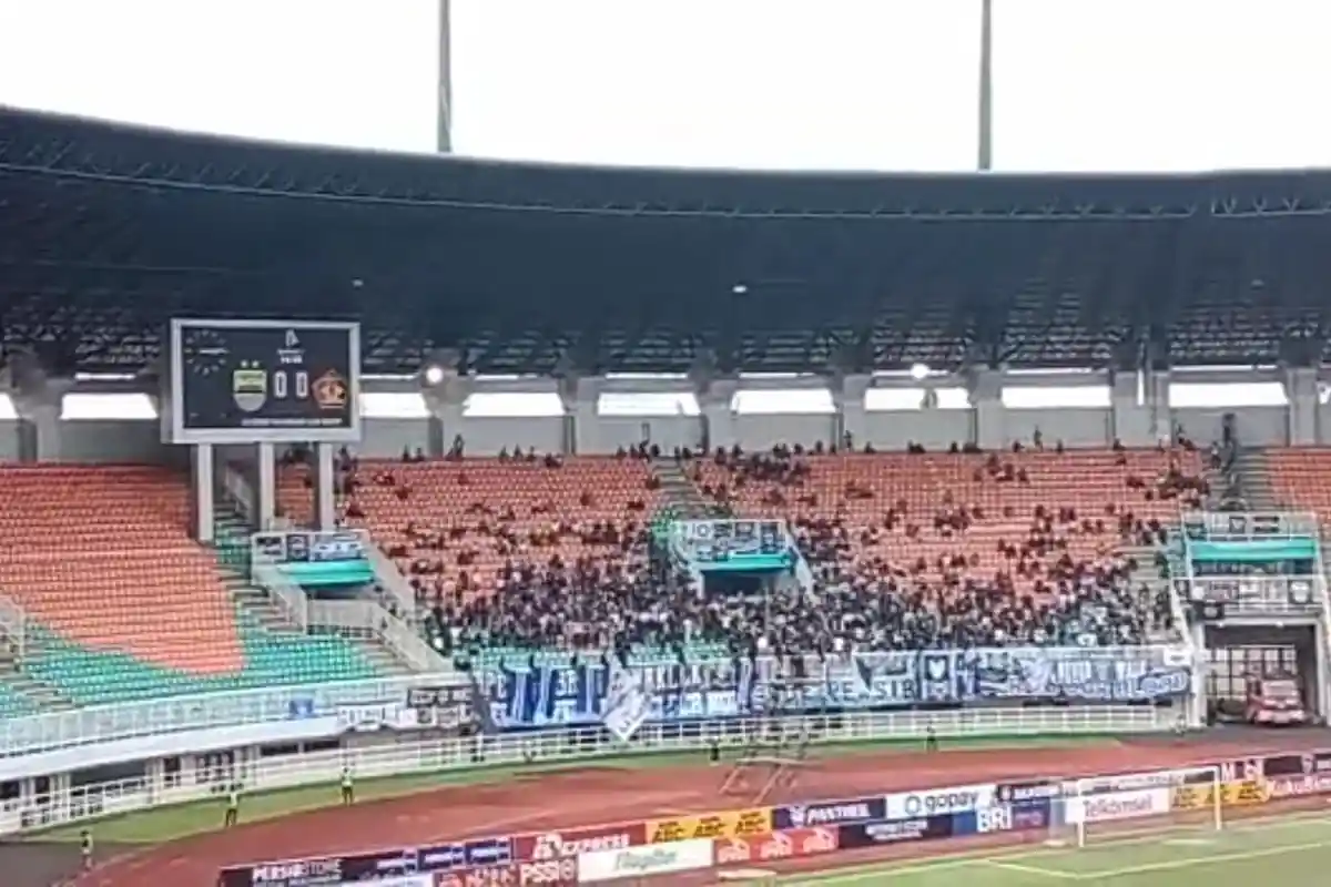 SEDANG BERLANGSUNG Laga Persib Bandung vs Persik Kediri, Stadion Pakansari Sepi Bobotoh