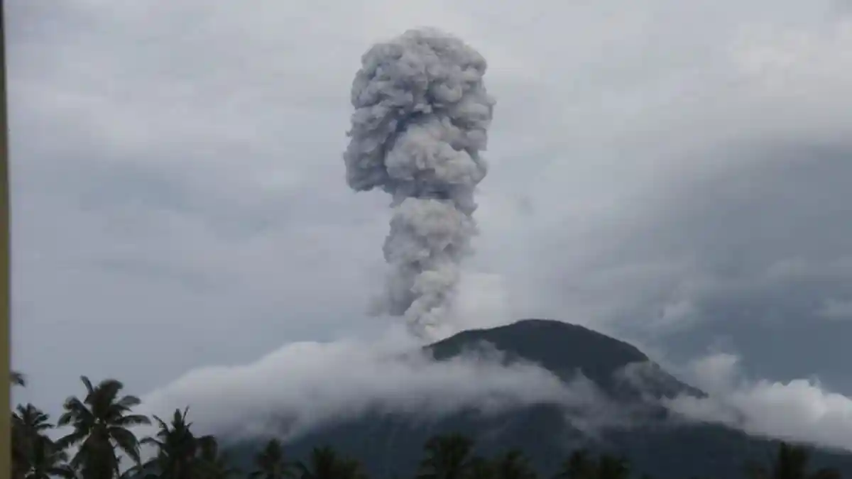 Gunung Ibu Meletus, BNPB Tetapkan Status Waspada Level 2, Warga Belum Perlu Mengungsi