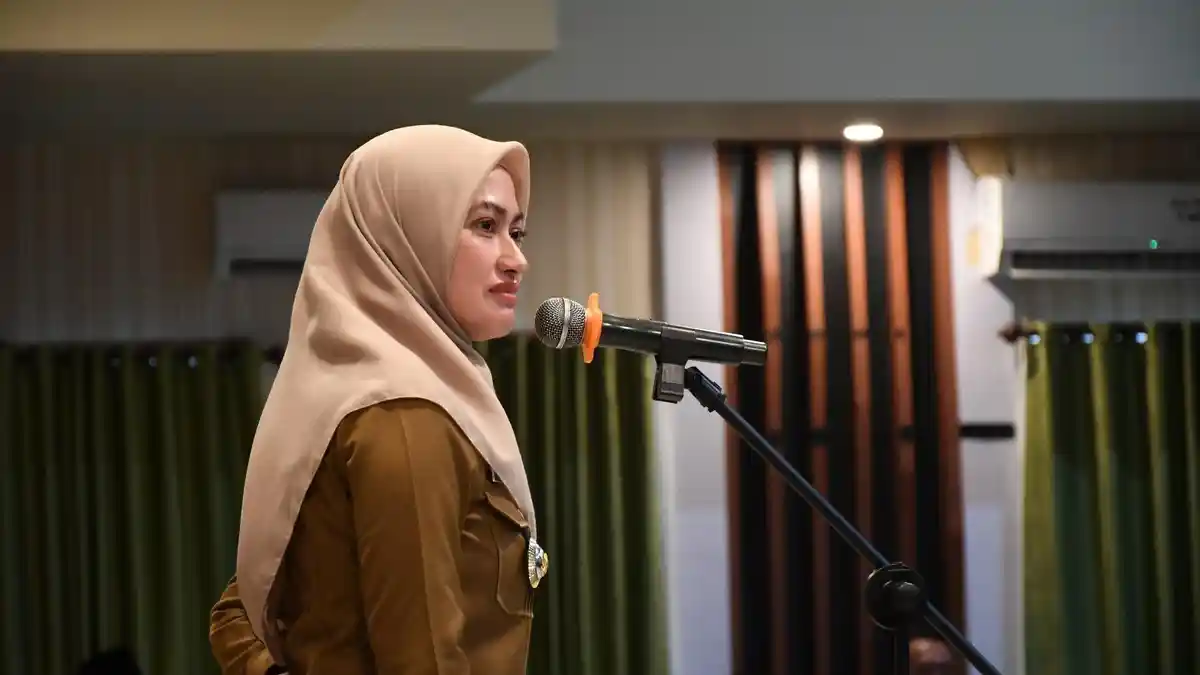 Selamat! Bupati Lutra Indah Putri Indriani Terima KPID Awards 2023