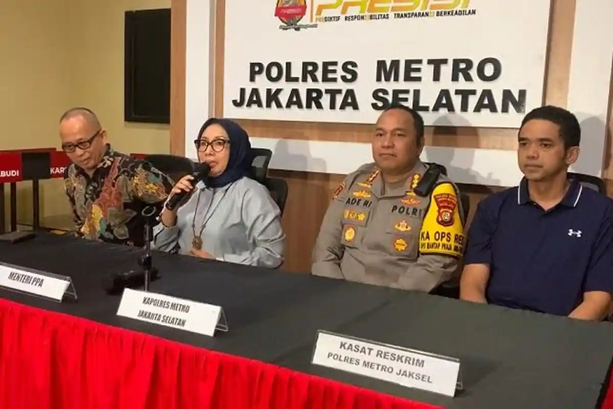 Menteri PPPA Tahan Tangis Saat Bertemu Remaja yang Bunuh Ayah dan Neneknya di Lebak Bulus Jaksel