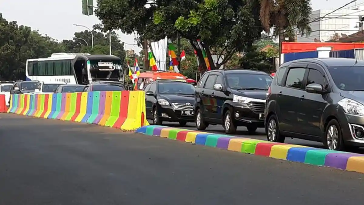 Komentar Sejumlah Warga Setelah Lihat Separator Warna-warni di Jakarta