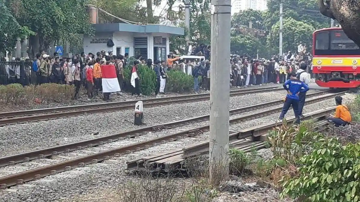 Sikapi Aksi Unjuk Rasa Pelajar #STMMelawan, Polisi Rekayasa Lalin Sekitar DPR