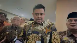 Program-Gentengisasi-Gubernur-Sumut-Bobby-Nasution-saat.jpg
