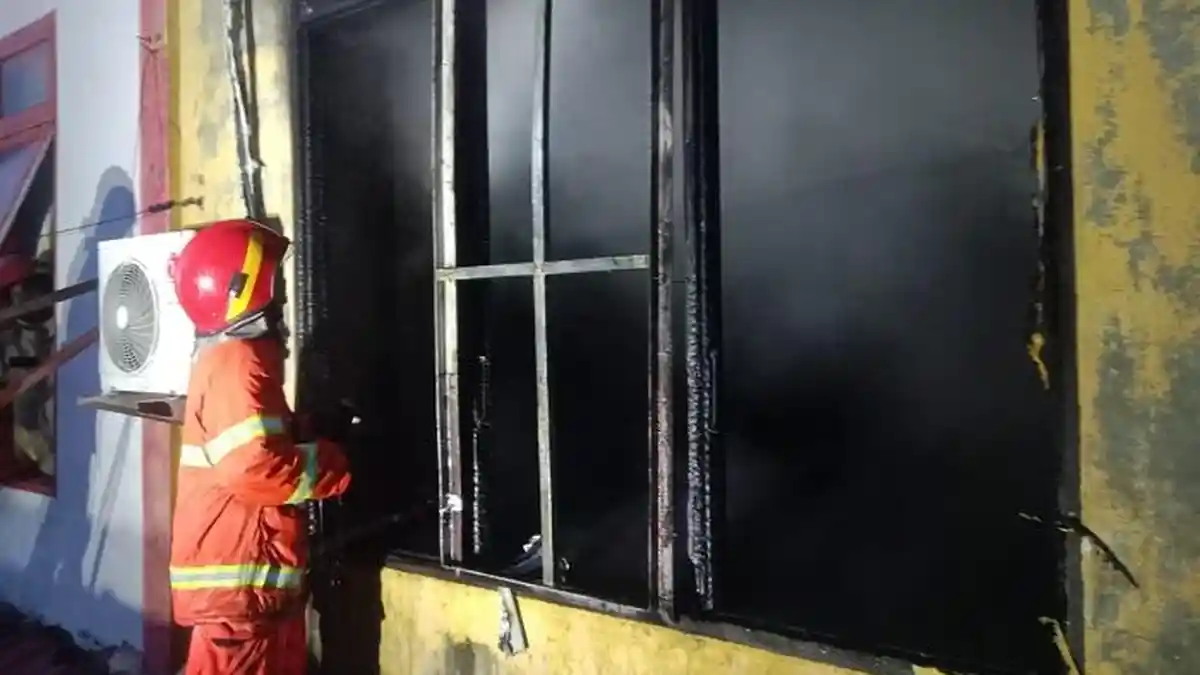 Dua Toko di Pasar Lambaro Terbakar, Enam Armada Diterjunkan ke Lokasi