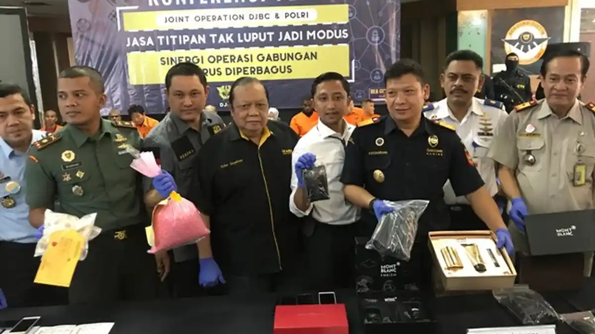 VIDEO: Bermodus Jastip, Paket Sabu Diselundupkan Lewat Barang Mewah