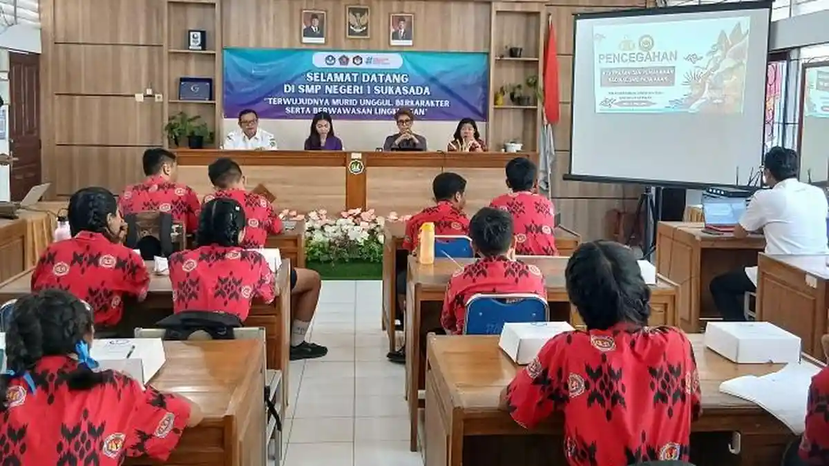 WASPADA! Perundungan Bisa Berujung Aksi Terorisme, Densus 88 Sosialisasi di SMPN 1 Sukasada