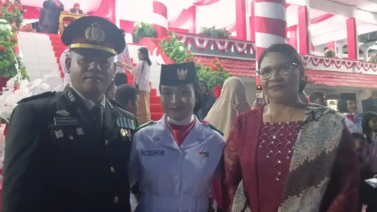 Ayah Paskibraka Misel Terharu Lihat Anaknya Sukses Bawa Baki di Penurunan Bendera