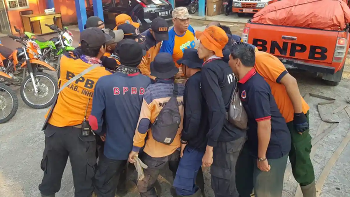 BPBD Inhil Kirim Tim Tambahan Bantu Pemadaman Karhutla di Batang Tuaka ...