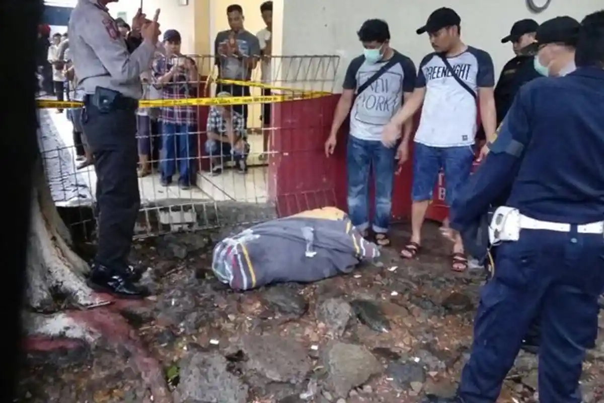 Pembunuh Pria Dibungkus Karung di Kampung Rambutan Itu Cemburu Kekasihnya Naksir Wanita Bandung