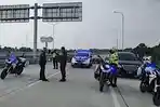 Satlantas-Polres-Gresik-saat-meninjau-akses-Tol-KLBM.jpg