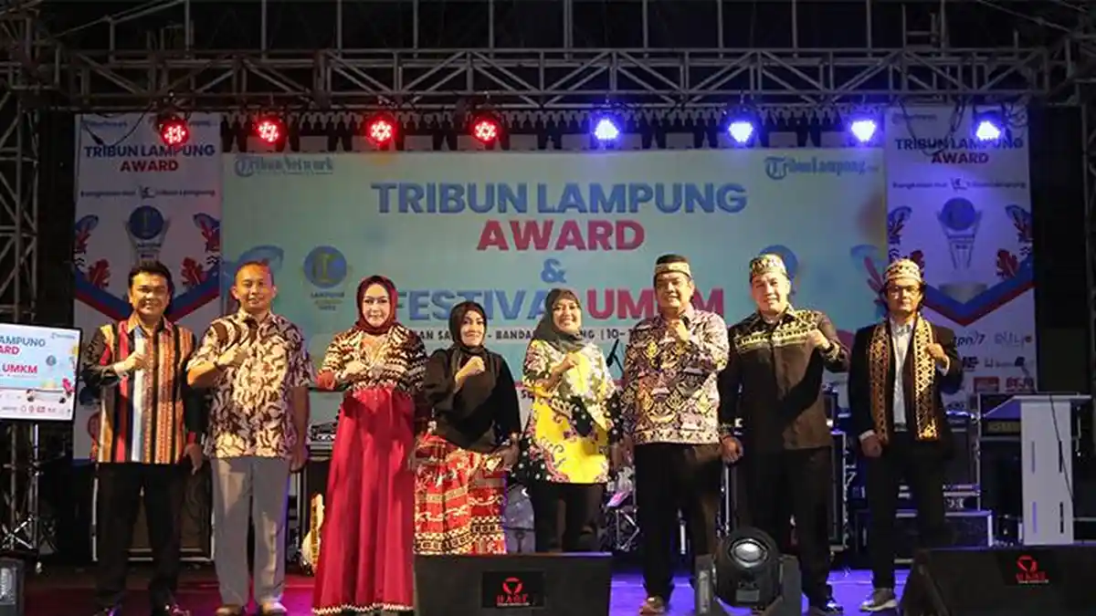 PT PLN Lampung Terima Penghargaan The Best Disability Independence Program Tribun Lampung Award 2022