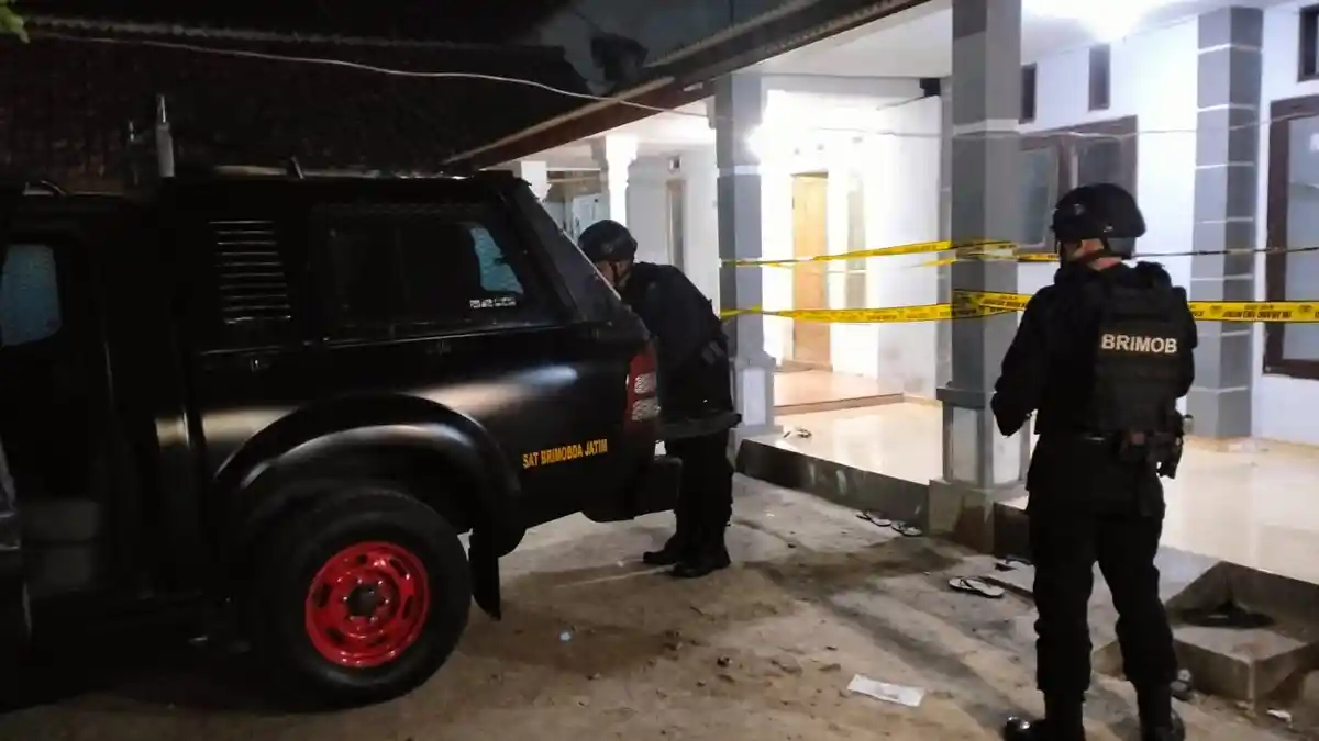 Grebek Rumah Pengedar Narkoba, Polisi Temukan 2 Ons Sabu-sabu dan Bom Ikan
