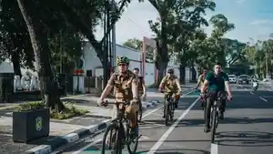 Wali-Kota-Medan-Rico-Tri-Putra-Bayu-Waas-mengayuh-sepeda-ke-kantor.jpg