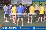 arema-latihan-futsal_20161205_172518.jpg
