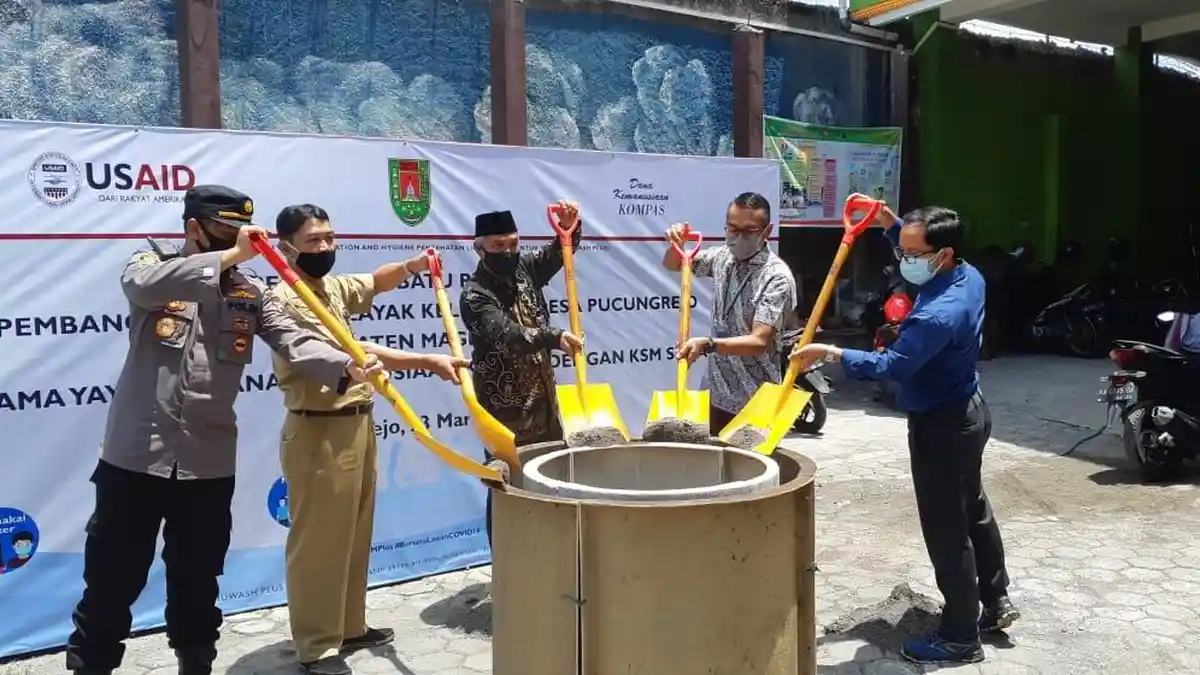 40 Keluarga Desa Pucungrejo Magelang Terima Program Pembangunan Jamban Layak