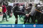 simulasi-penanangan-kericuhan-pemilu-di-halaman-polres-batu_20180209_130131.jpg
