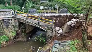 jembatan-banjarnegara-ambrol.jpg