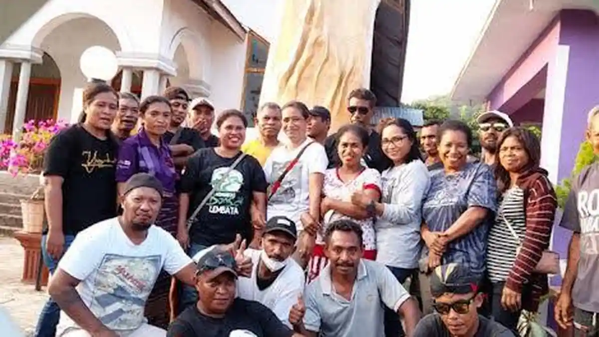 Komunitas Bonsai Lembata Mempercantik Taman Doa Pater Beeker Watuwawer