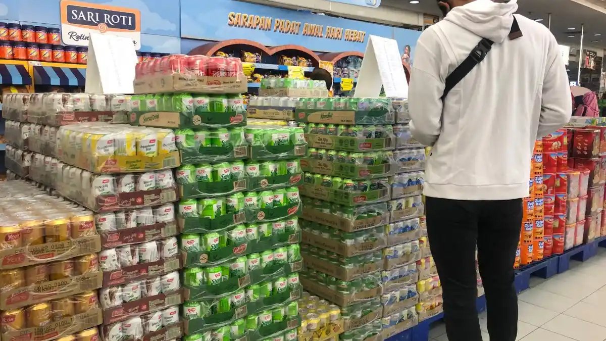 Minuman Kaleng Jadi Primadona saat Lebaran, Ini Daftar Harganya di Swalayan DC Mall Batam