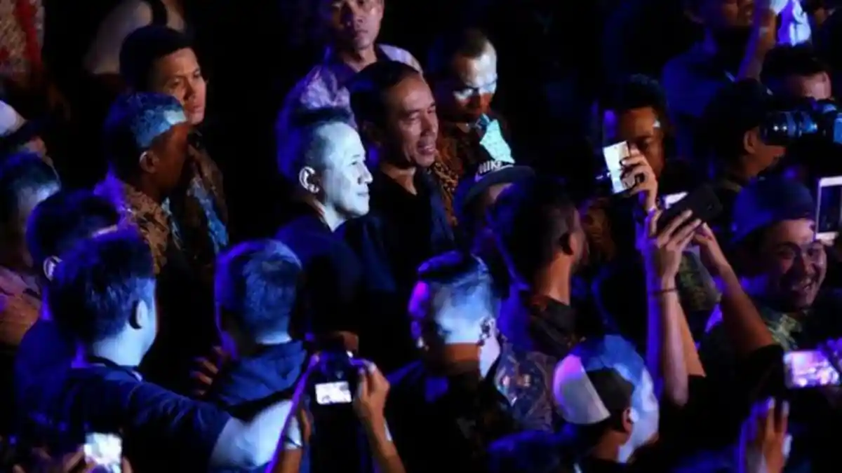 Begini Aksi Presiden Jokowi Saat Lanjut Tonton Musik Reggae dari Shaggy Dog