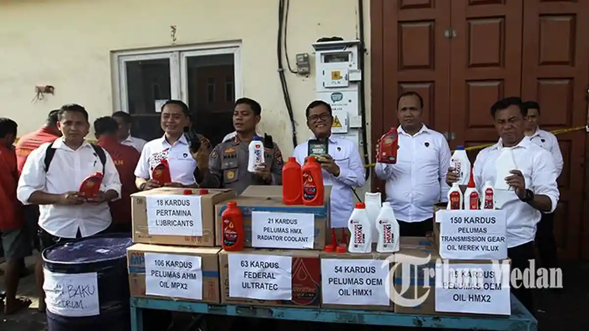 Gudang oli Palsu Digerebek, Polisi Temukan Mesin Cetakan Botol hingga Stiker