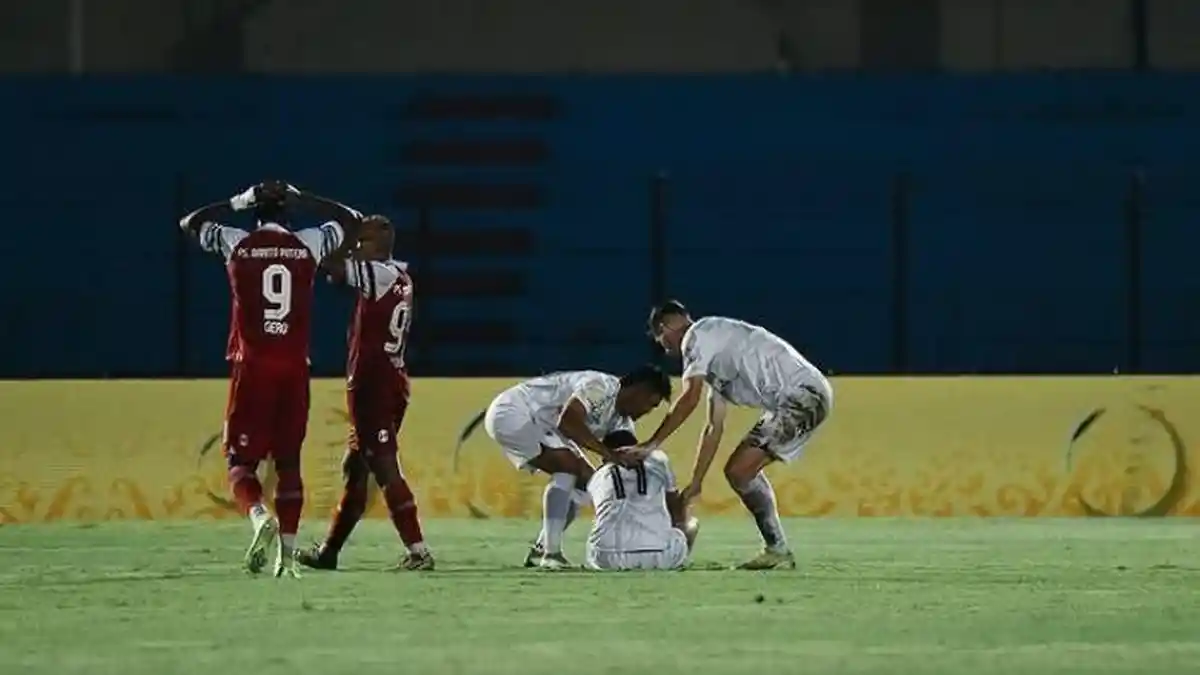 UPDATE Kondisi Dedi Kusnandar Setelah Cedera Horor, Pelatih Persib Bandung Ungkap 2 Hal Penting Ini