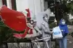 Tiket.com Berbagi Paket Sembako