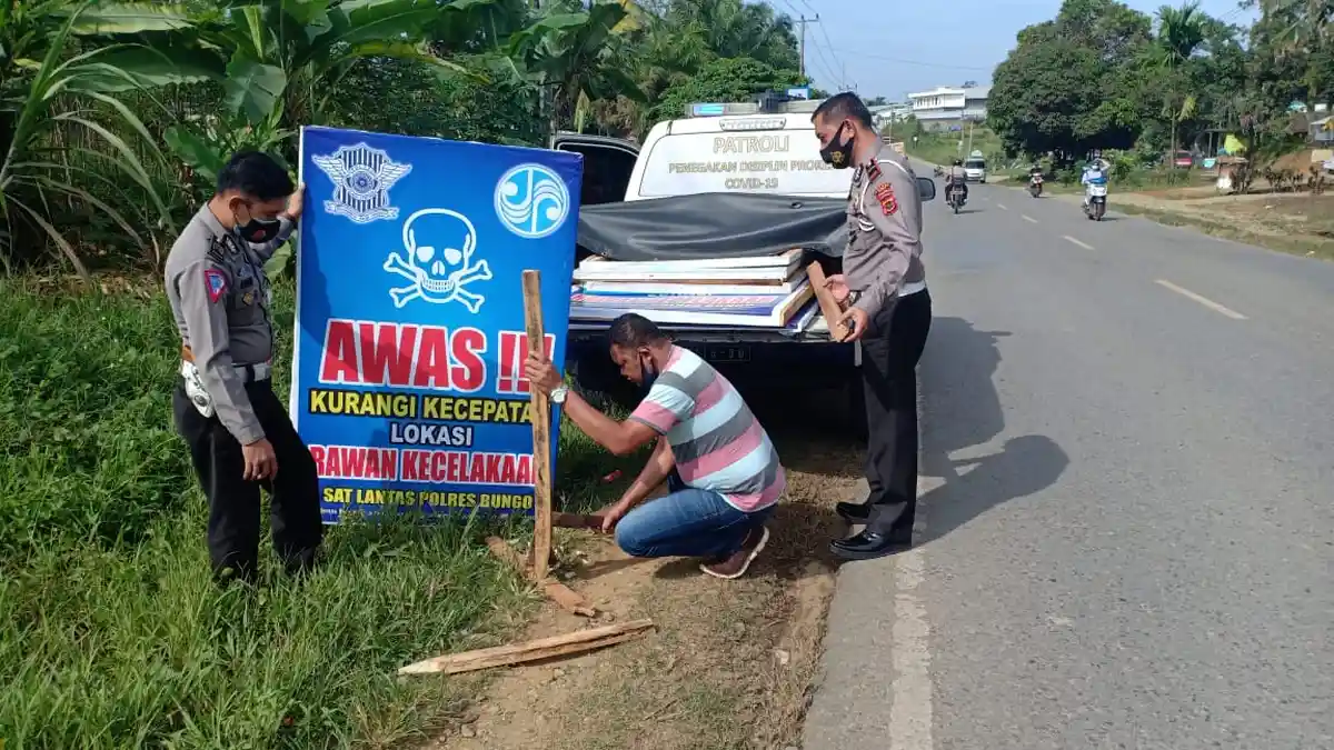 Pelepat Rawan Kecelakaan, Polisi Pasang Rambu-rambu Tambahan