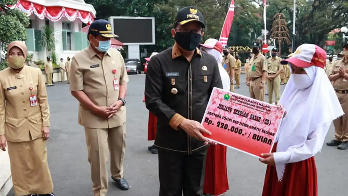 Siswa SD hingga Mahasiswa Tak Mampu Tapi Berprestasi Diberi Beasiswa Pemkot Malang, Total 3 Miliar