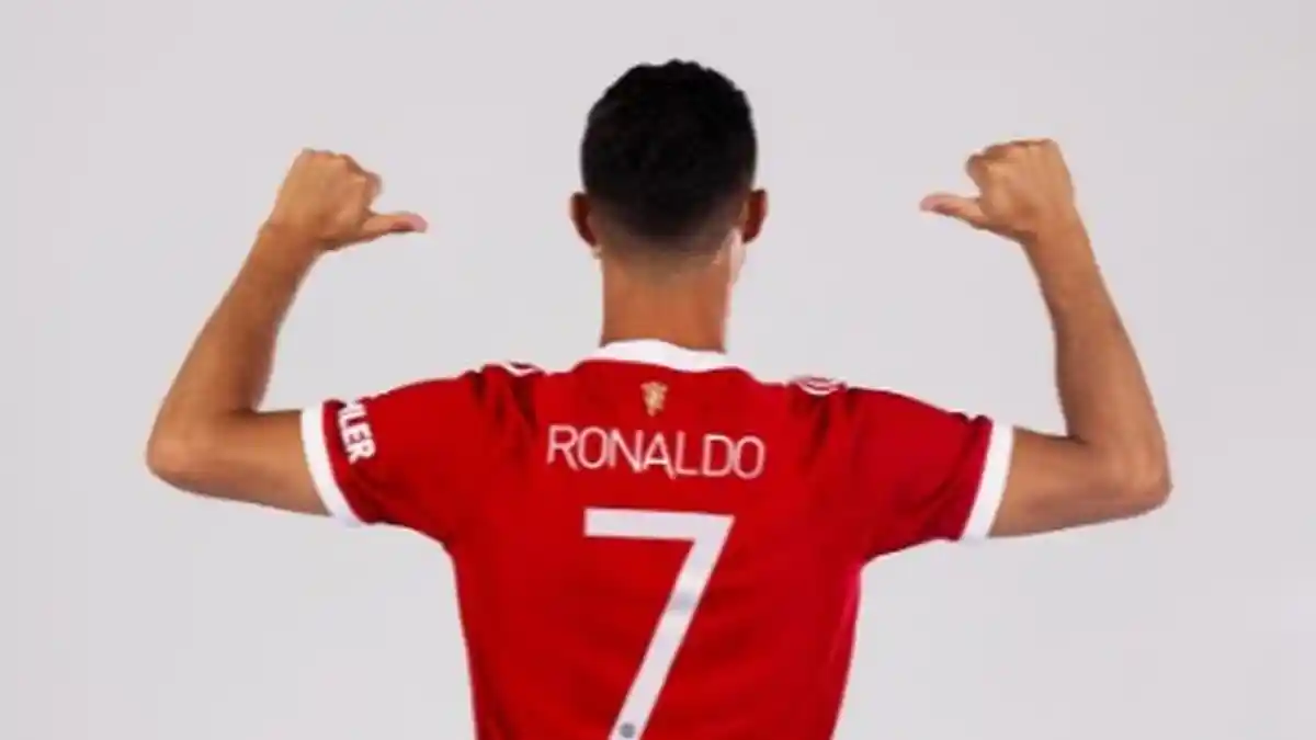 Cristiano Ronaldo Dapatkan Jersey Identik CR-7, Tukaran Edinson Cavani kembali Pakai Nomor 21