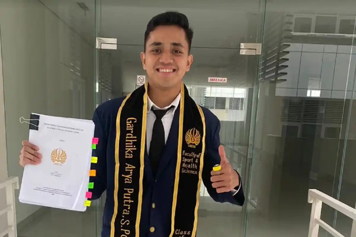 Tinggal Wisuda, Bek Muda Gresik United Gardhika Arya Bakal Raih Gelar Sarjana Dari Unesa