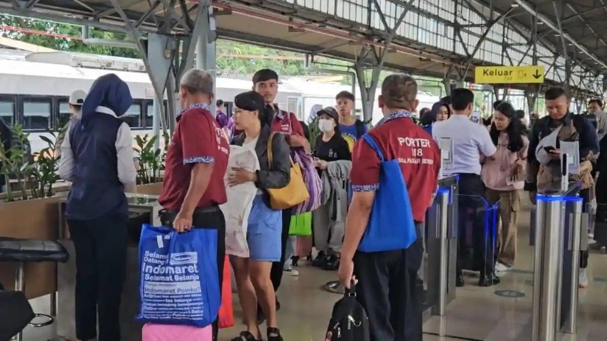 Hadirkan Keamanan dan Kenyamanan, KAI Hadirkan Porter Resmi, Bisa Diakses Lewat Access by KAI 