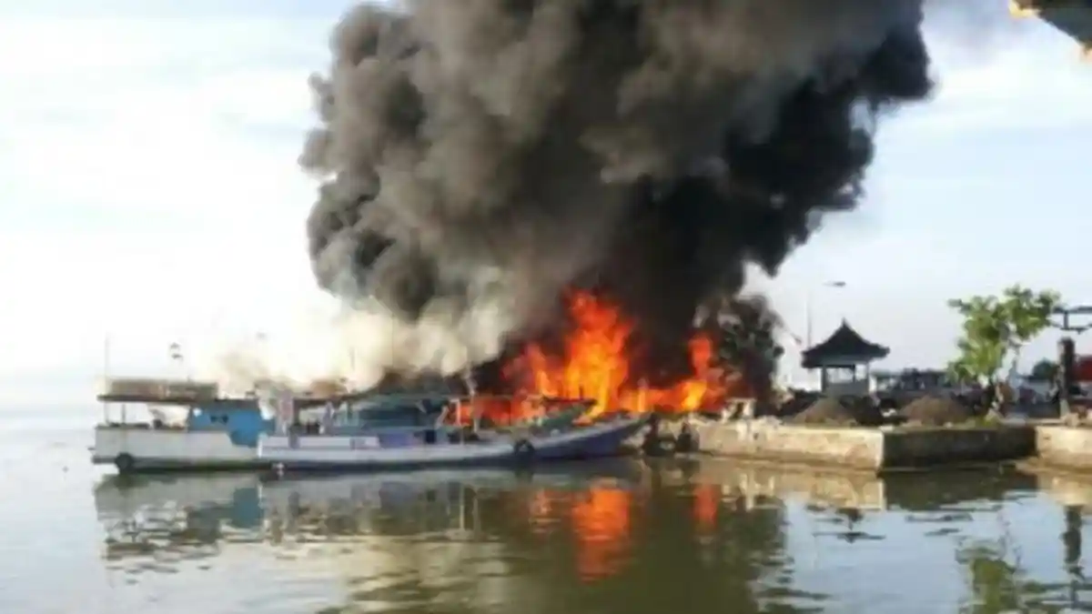 Kapal Nelayan Sulsel Meledak, 1 Orang Tewas dan Mayatnya Belum Ditemukan