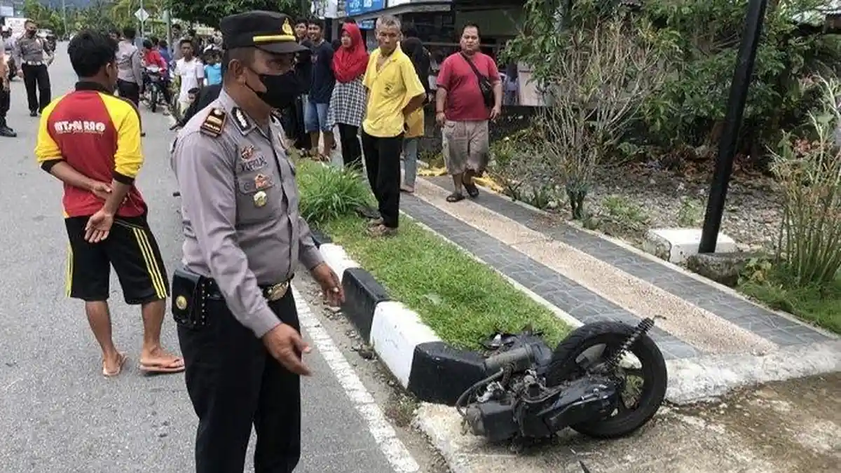 Saking Kerasnya Tabrakan Mesin Yamaha Mio Copot, 2 ABG di Pasaman Dilarikan ke RSUD