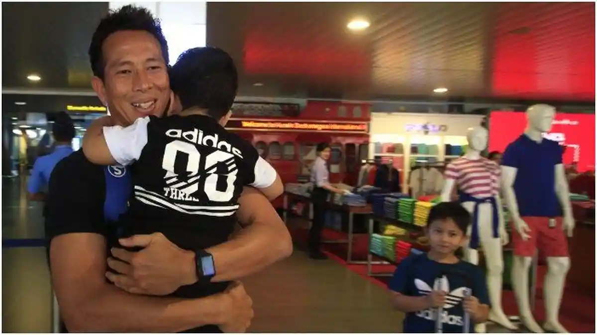 Masih Suka Grogi Depan Kamera, Kiper Persib Made Wirawan Mulai Terpikir Buat Konten Youtube, INFO