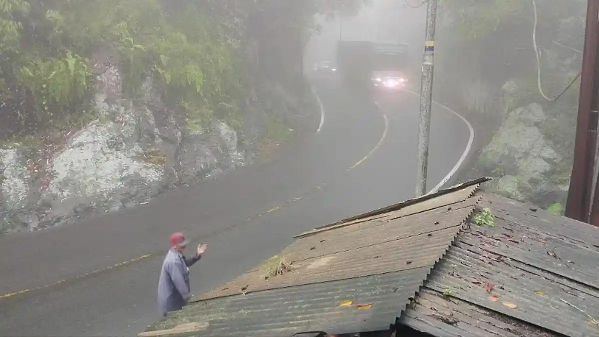 Info Jalur Arus Mudik Lebaran Jember - Banyuwangi, Waspadai Jalur Gunung Gumitir yang Berkabut