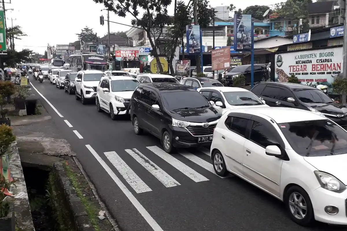 One Way Arah Jakarta di Jalan Raya Puncak Bogor, Kepadatan Kendaraan Ada di Wilayah Cisarua