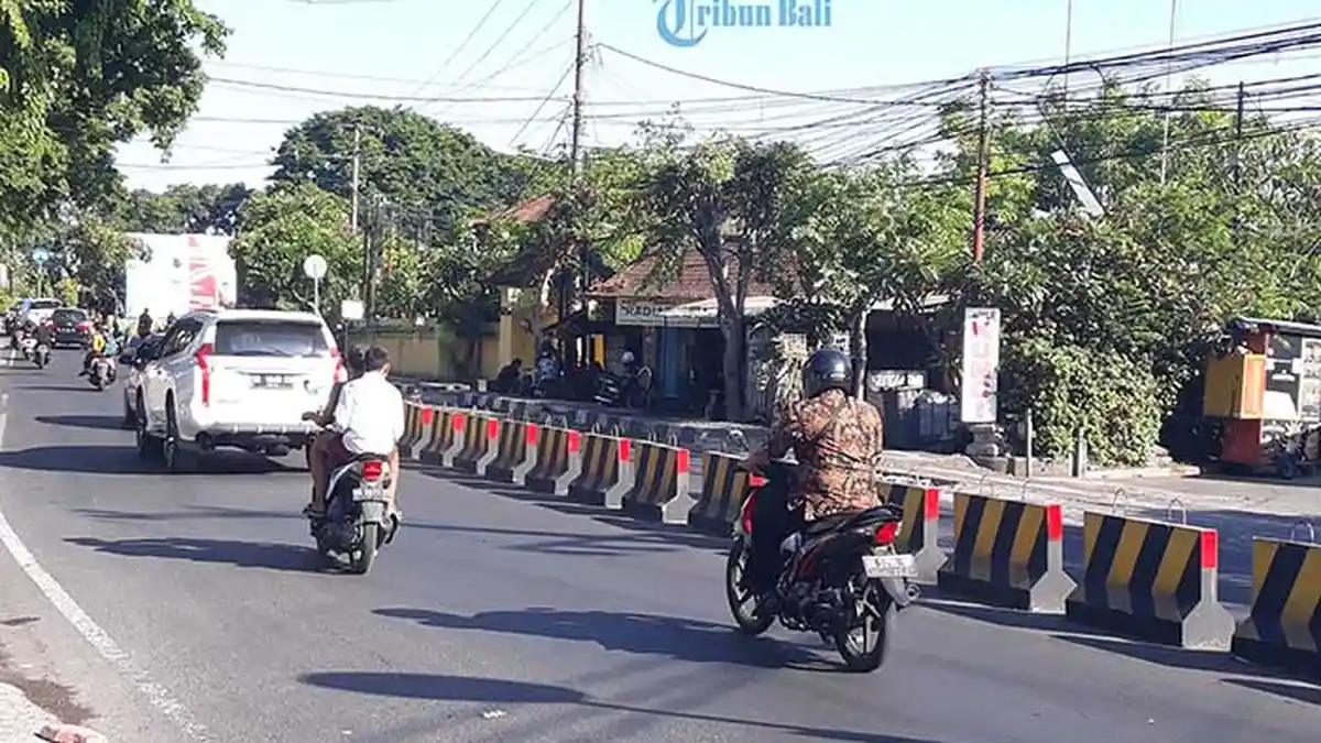 Pembatas Jalan di Teuku Umar dan Hayam Wuruk Denpasar Akan Dipermanen